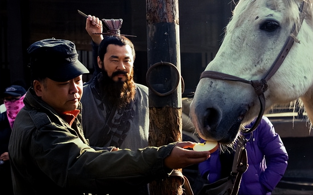 收手吧于震！别再羞辱观众智商了，48岁演剧版长津湖雷人又无脑