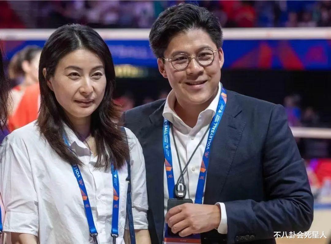 霍启刚|郭晶晶霍启刚夫妻外出看比赛,一个细节体现了霍家的“爱国情怀”