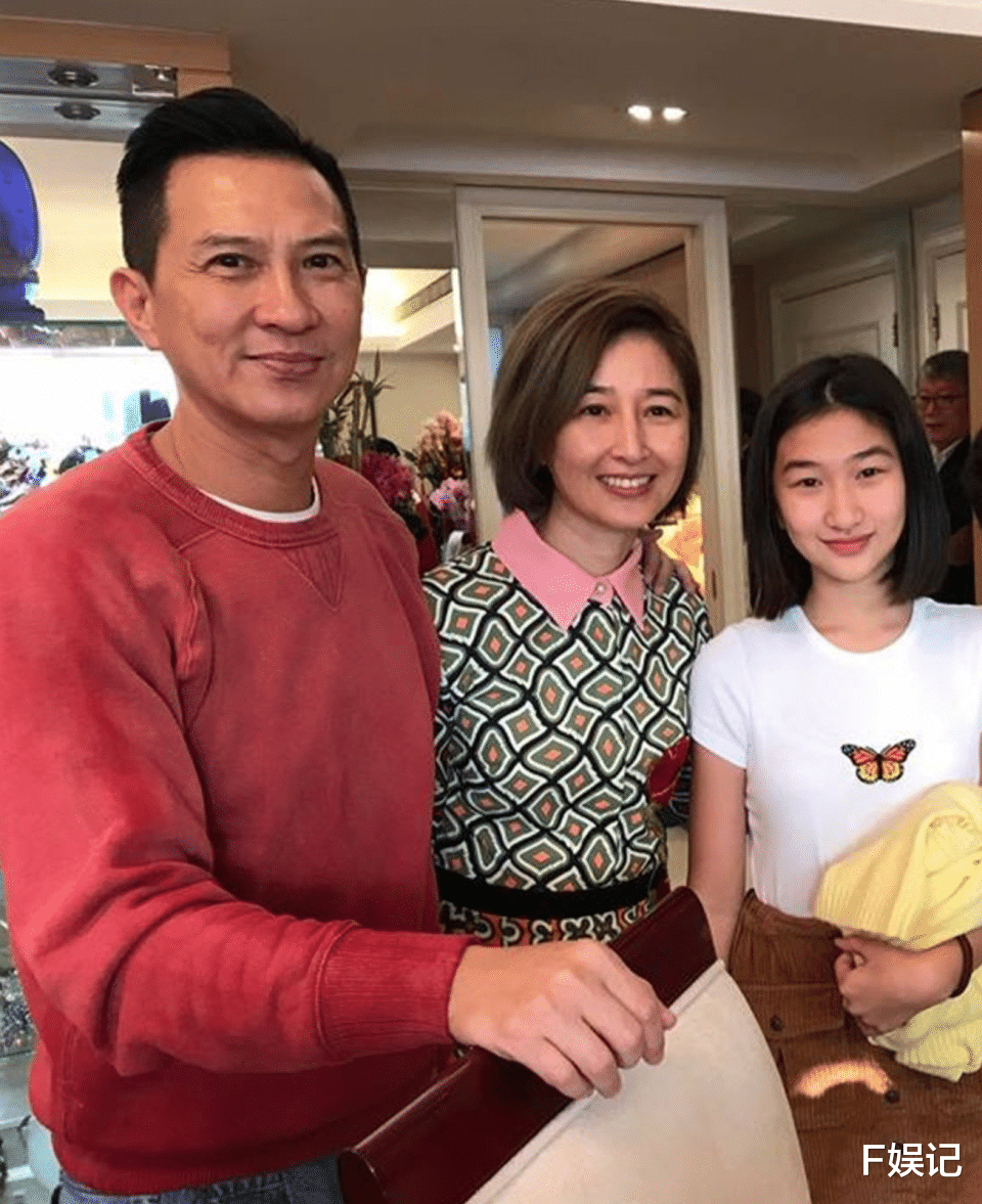 前亚视主持人爆料:张家辉当年追关咏荷时对方已经有男友