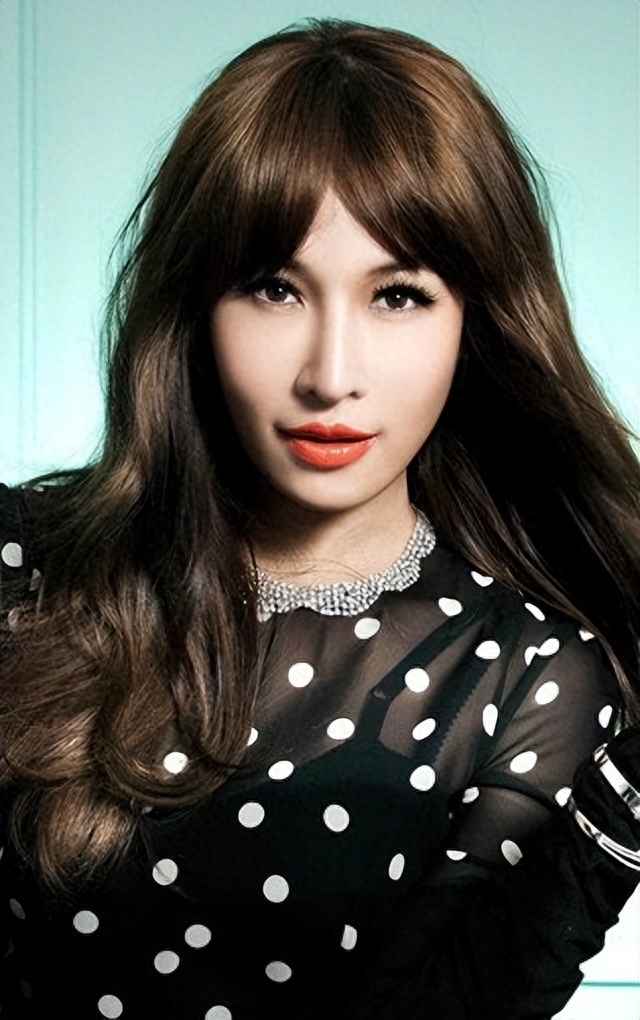 色字是刮骨刀,44岁萧亚轩脸凹陷显老,网友:“纵欲”的代价!