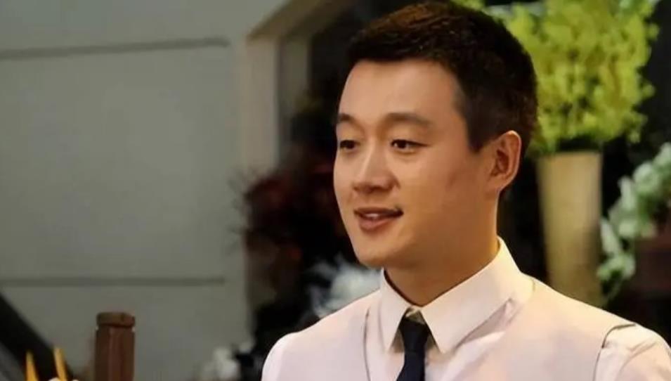 金主入狱，佟大为失踪2年！严屹宽一句话，再次将他推上了风口浪尖