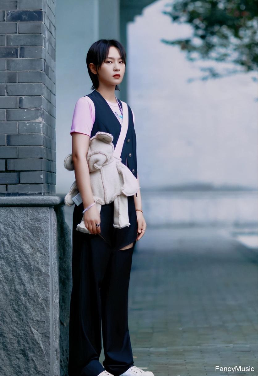 7位“假小子”出道的女星,大多数已无人问津,有人逆袭成顶流!