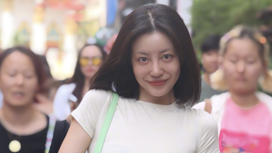 还记得“腿精”李溪芮吗？一段时间不见，她的脸怎么变得认不出了