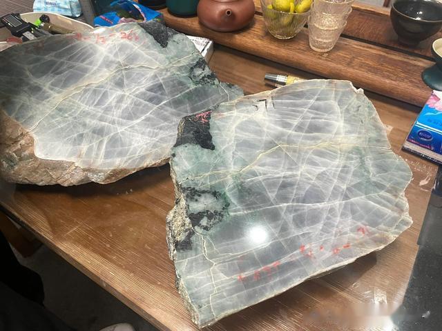 翡翠|什么是翡翠原石的帝王裂？