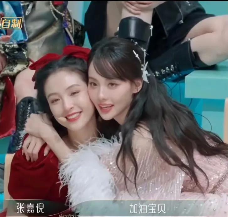 谢娜|1夜8个大瓜,蔡徐坤被判300万解约金,谢娜节目上惹争议