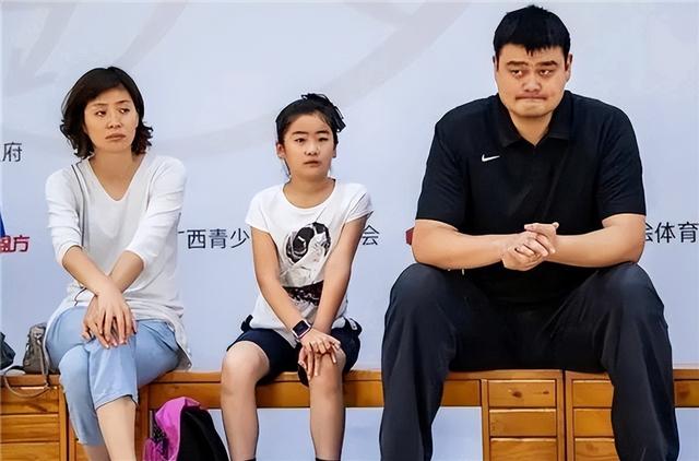 姚明疑身体健康状态堪忧,体重严重超标过400斤,再恶化恐要住院