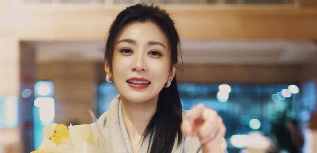 贾静雯|《乘风破浪4》初赛排名疑曝光，Ella陈嘉桦登顶贾静雯垫底