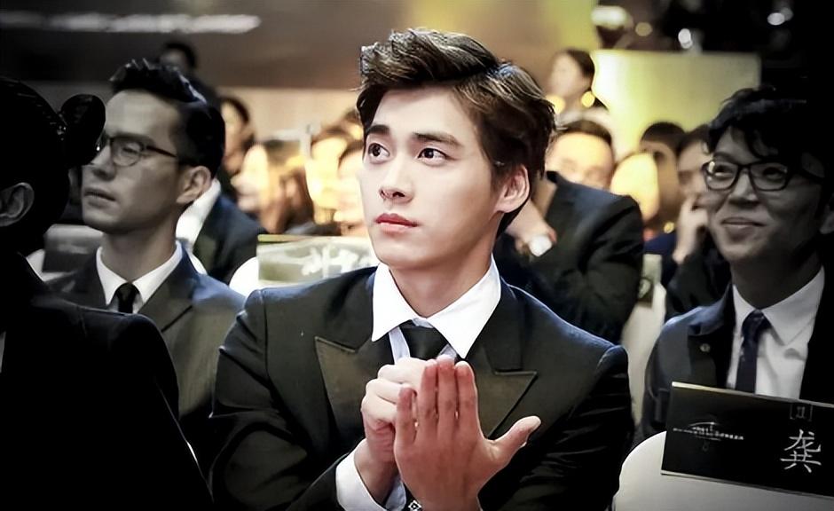 “封杀”不到1年，再看李易峰现在的处境，很可恨，但也很可悲！