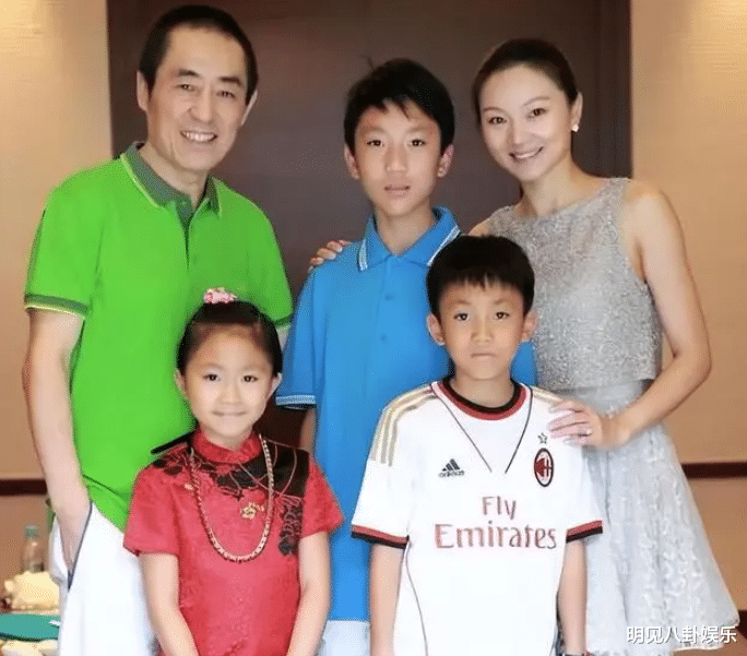 当年张艺谋与19岁嫩模进入酒店,面对记者,模特的回答太直白了