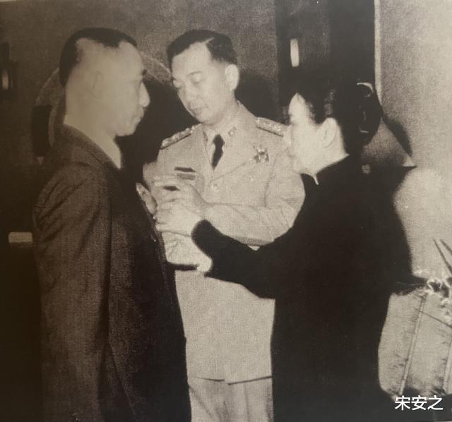 化妆|宋美龄卸妆后的样子，蒋介石贴身副官回忆与化妆时相差十万八千里