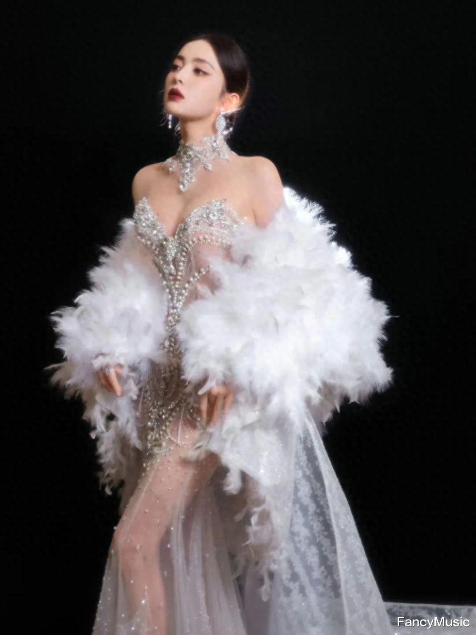 古力娜扎营销美貌翻车了,出道多年无作品,一手好牌打得稀烂!