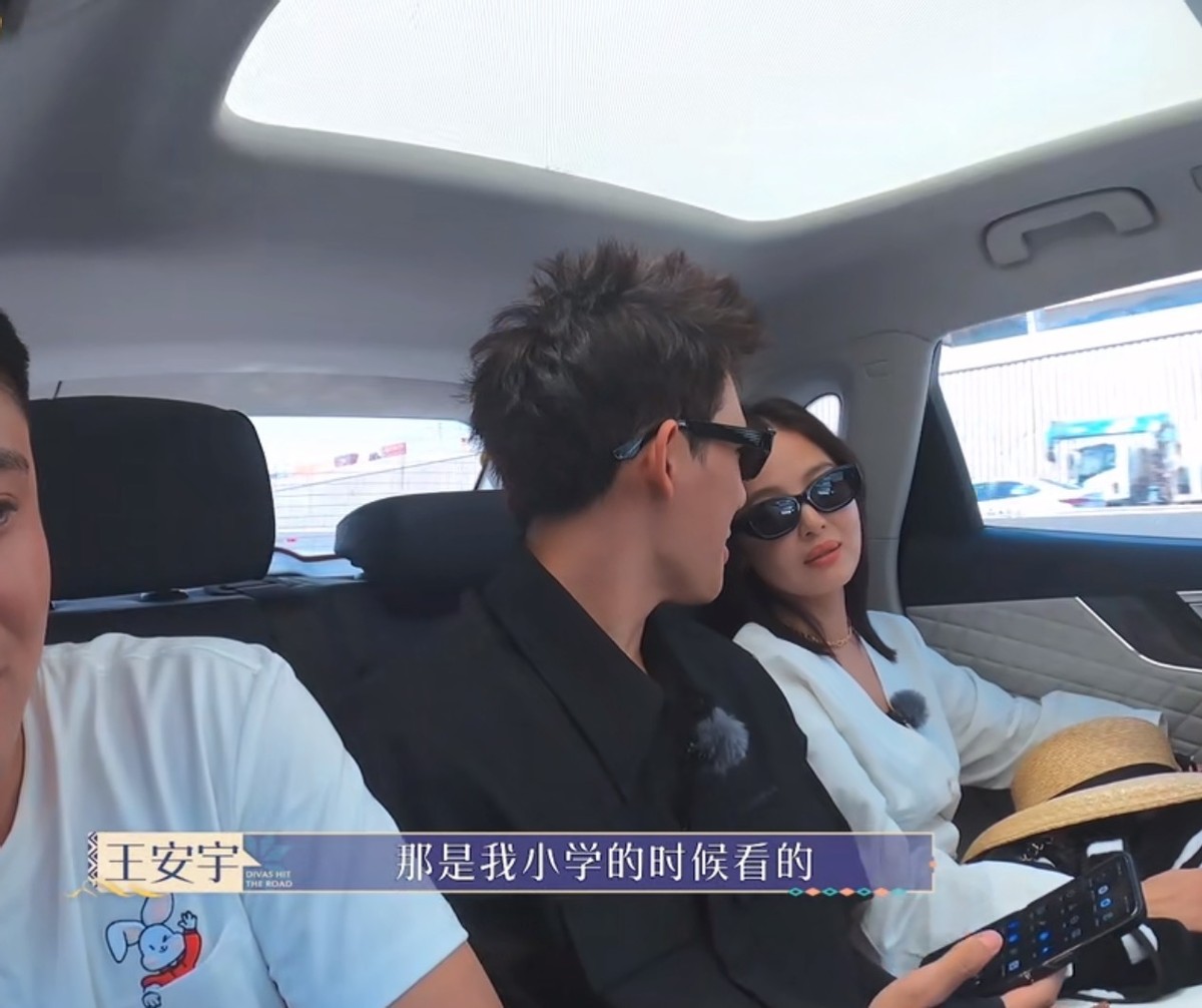 顶流被抢风头的《花少5》，真不怪热巴差，只怪“东北妞”太搞笑