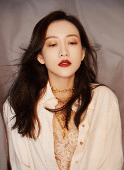 现世报来了,40岁王鸥丑闻遭到曝光,这次她的遮羞布被彻底扒光!