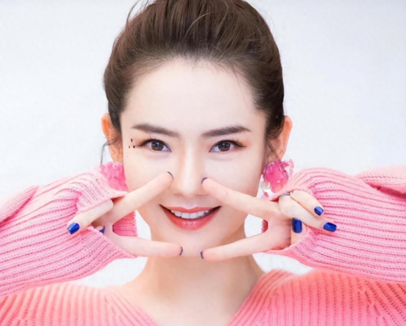 有种顽强叫“我没整容”!明明从大饼脸变成V脸,真当观众看不见