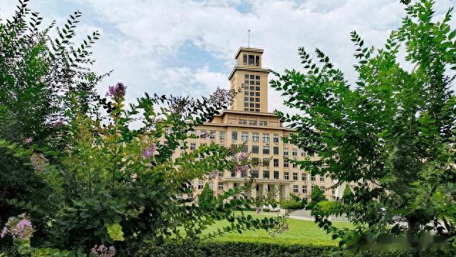 Mate60 Pro卖爆,任正非只说2个字:人才,去年华为研发费1615亿元