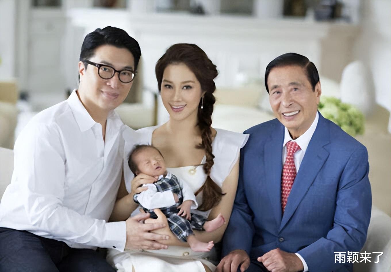 徐子淇|徐子淇减肥后的近照曝光!网友指其失去贵气,更像普通上班族。