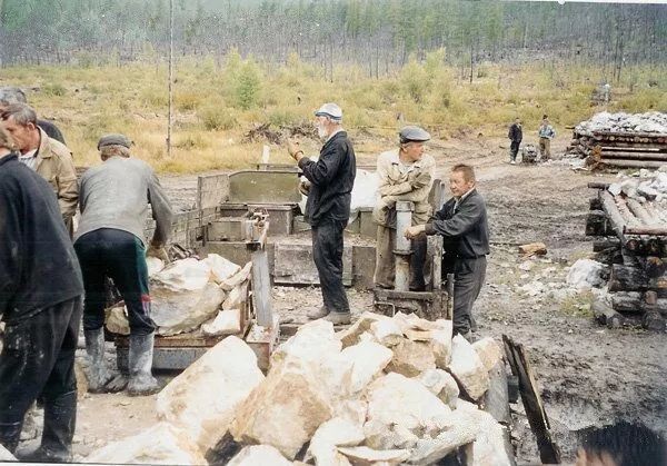 白玉市场的半边天——俄料