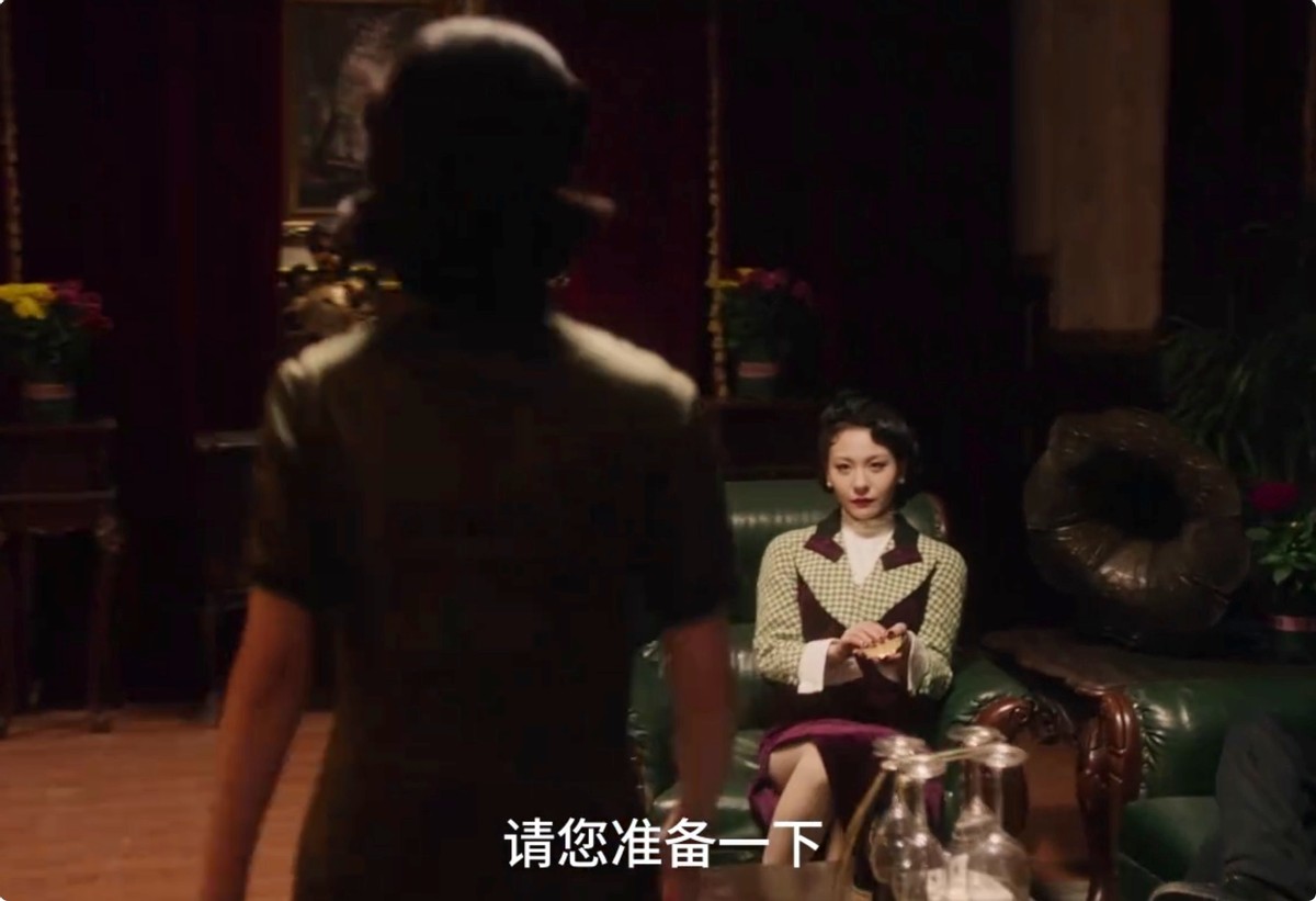 开播5集口碑大爆，悬疑又爆笑，鹅厂又甩出了硬核王炸剧