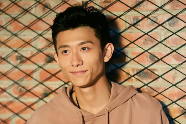 早年间,张一山在电视剧《家有儿女》中的精彩演绎,至今仍是一众网友的