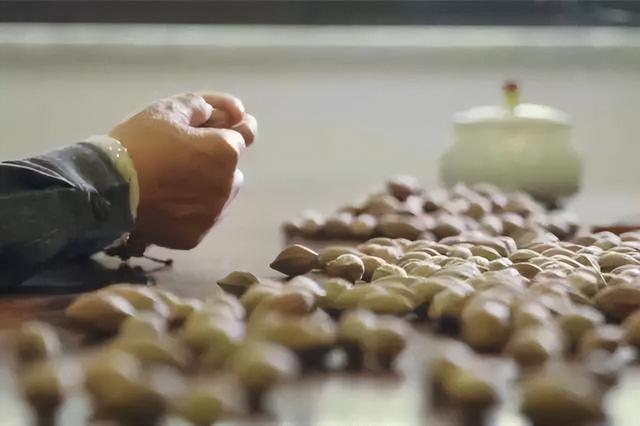 橄榄核雕|橄榄核,变紫了!能值多少钱?