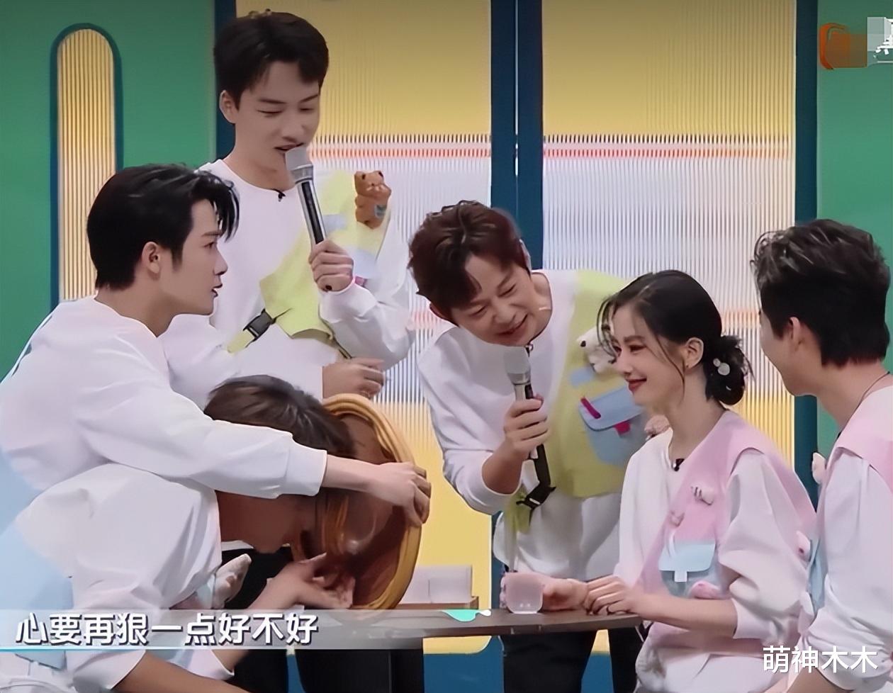 刘诗诗上综艺暴露真实性格，被吐槽无聊又端着，玩游戏都不懂规则