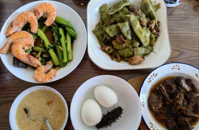 |东北17岁小伙晒高考前后早餐，反差猝不及防：考前VIP，考后是个P