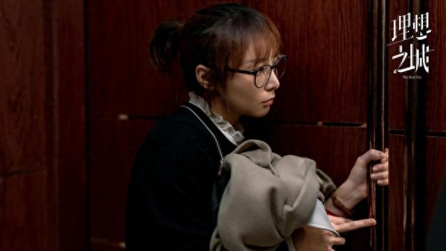 从爆红到“打回原形”，高叶只用了半年，终是步了张小斐的后尘