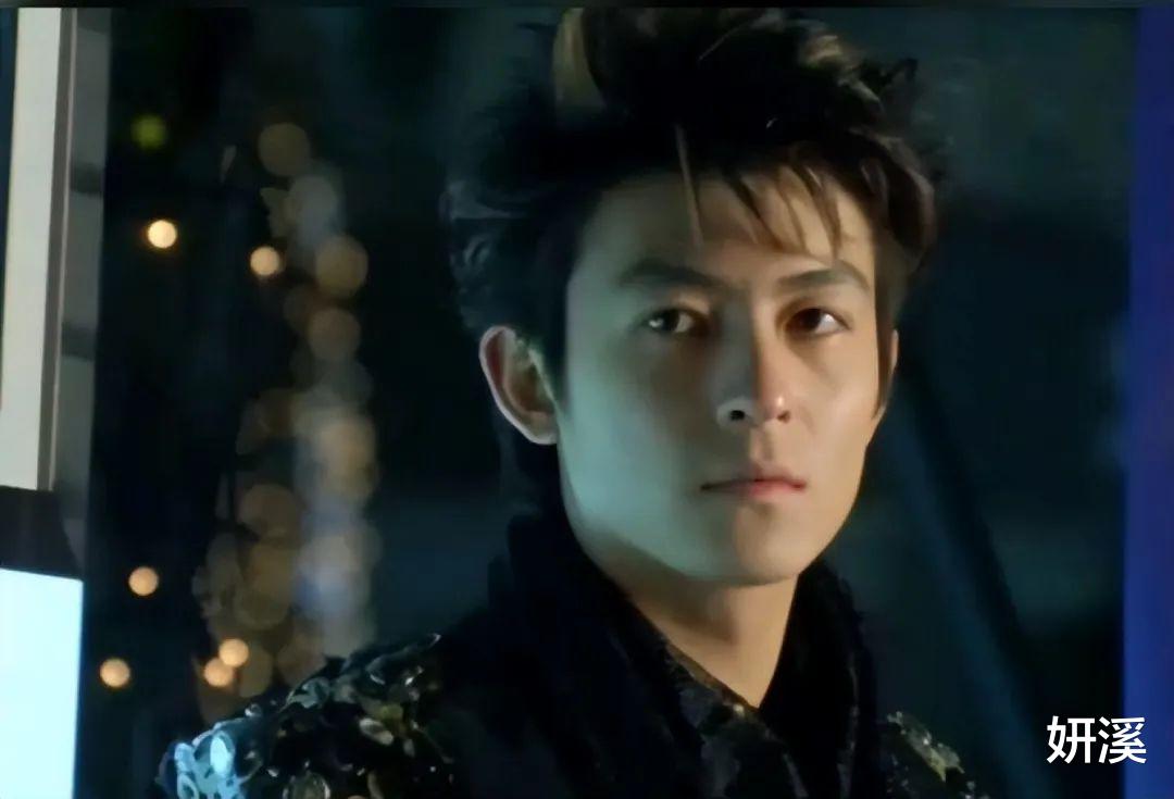 43岁谢霆锋对比43岁陈冠希，骨相老去和皮相老去的差距天壤之别