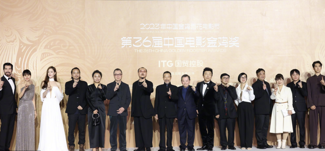 金鸡红毯:吴京刘德华有排面,金晨美翻了,57岁刘嘉玲像35岁