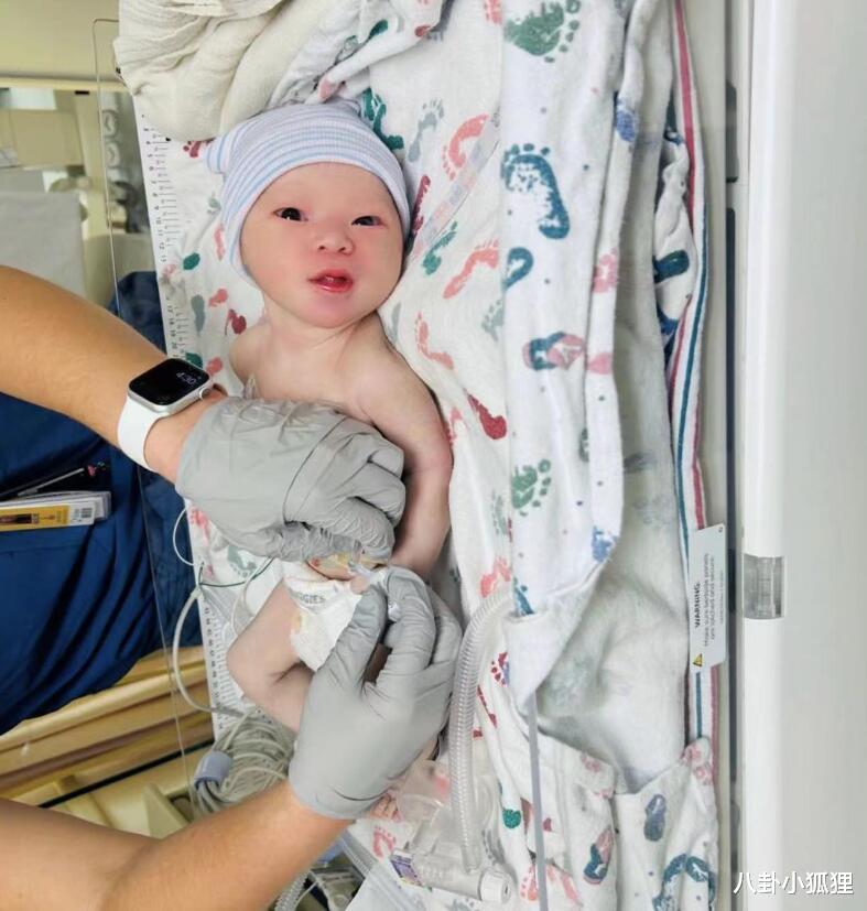 84岁刘诗昆再当爸爸!47岁妻子宣布诞下二胎儿子,公开宝宝正脸照