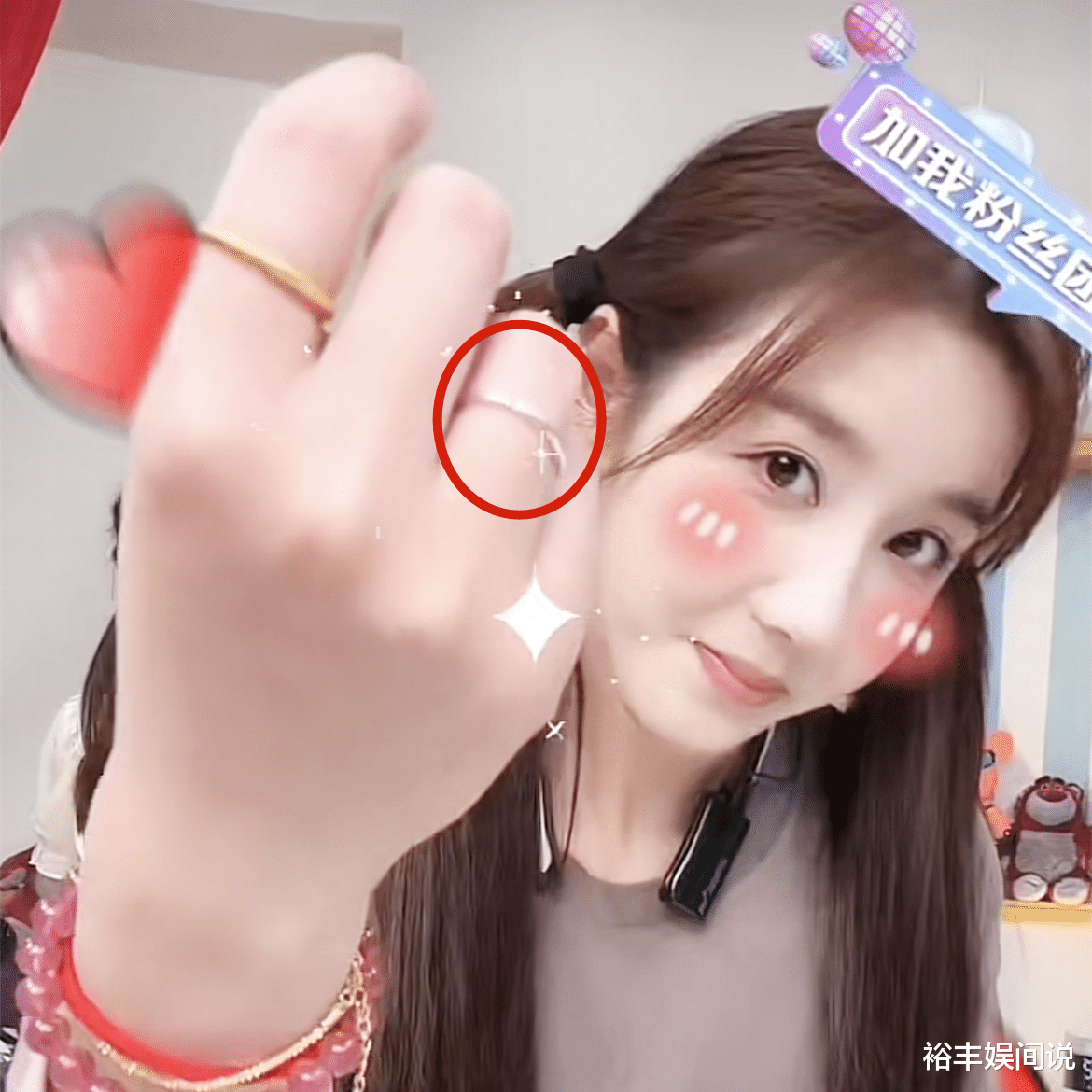 网红嘴哥被曝与乔妹分手！正面回应提问，乔妹泪眼瞬间湿润