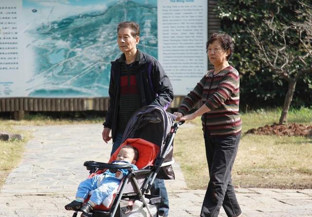 退休|官媒发布:超60%老年人退休后再就业意愿强,喊不醒一个装睡的人