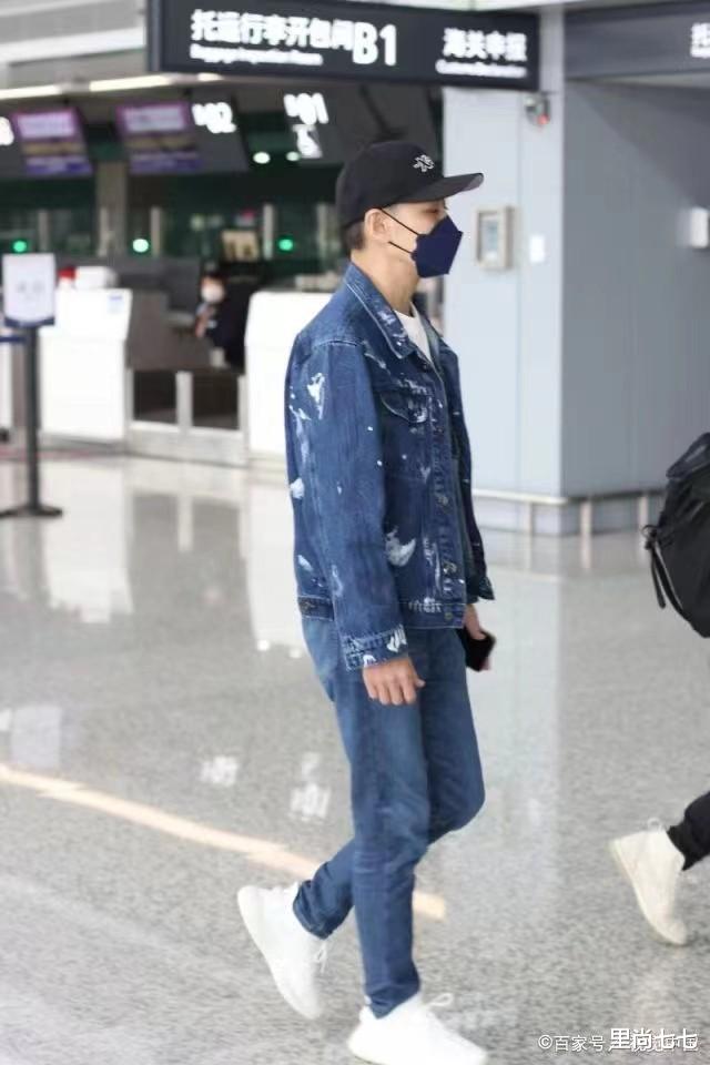 林志颖|林志颖携妻走机场,穿牛仔似学长,但没妻子风衣配大牌包抢眼有范