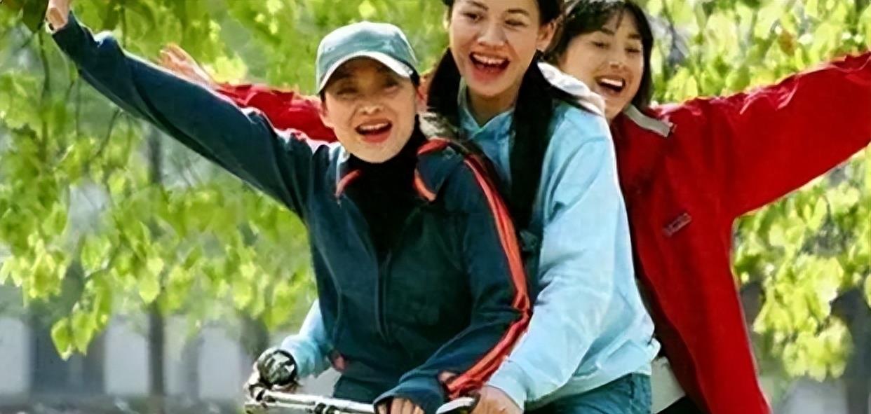 她与名导同居三年却惨遭抛弃，转身下嫁穷小子后竟然成人生赢家！