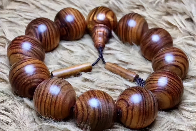 海南黄花梨|内行看门道,评判红木材质优劣的九大因素