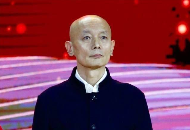 妹妹远在美国，父母已离世，66岁无儿无女，影帝如何面对晚年