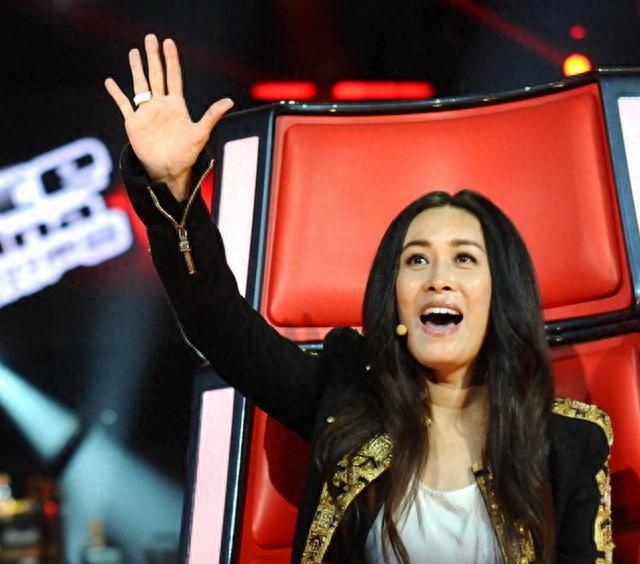 一张央视中秋晚会的名单,将那英的“江湖地位”,展现得淋漓尽致