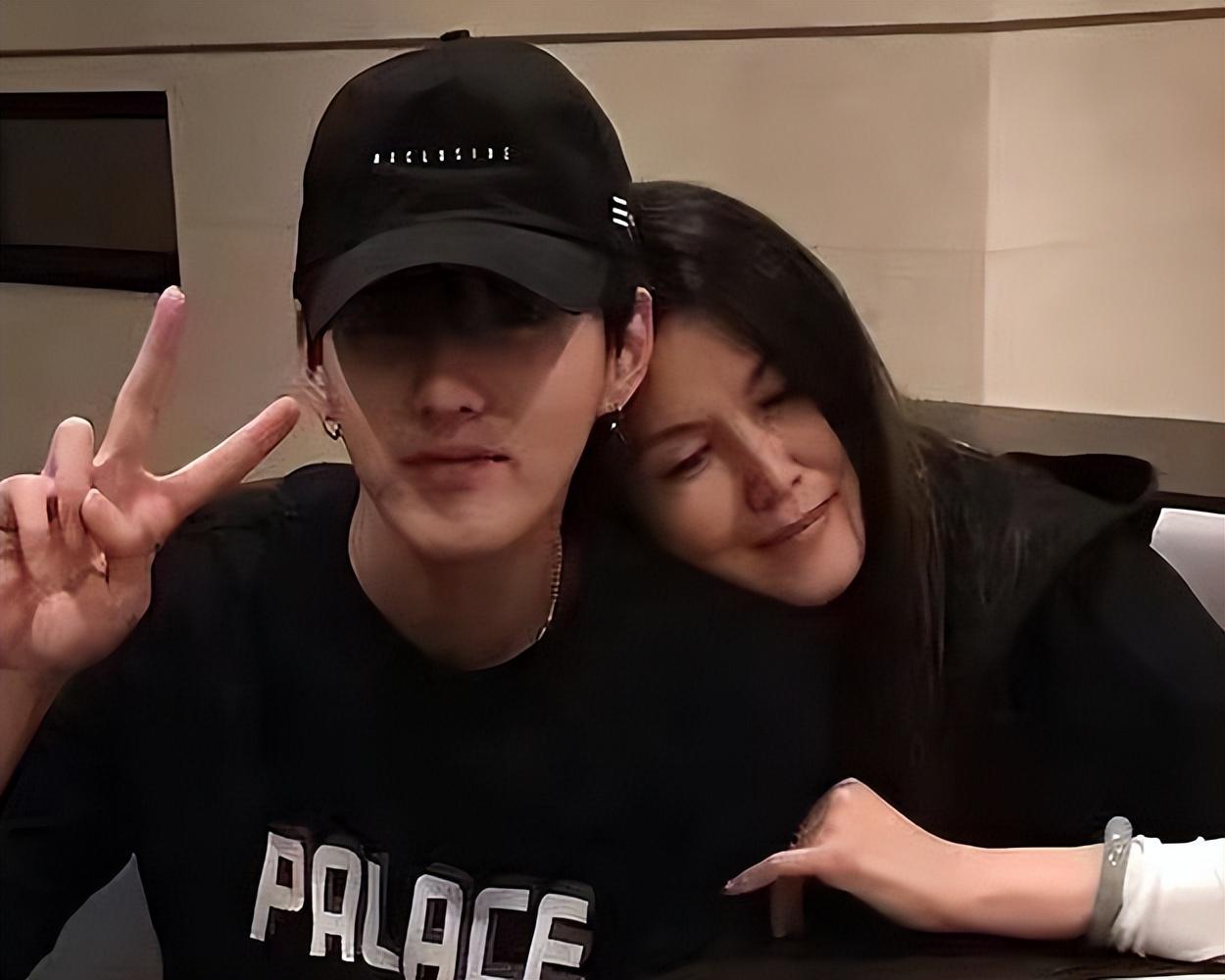 吴亦凡父母迎来“反噬”,他们对儿子做的事,善恶报应都应验啦