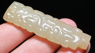 琵琶|汉 和田玉籽料 沁色 蟠虺纹 扁勒 玉勒子 挂件