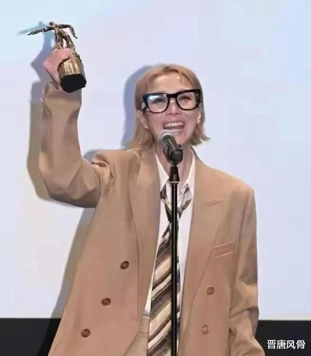 郑秀文|郑秀文的身材告诉你:“排骨精”一点都不美,身材丰腴才是真绝色