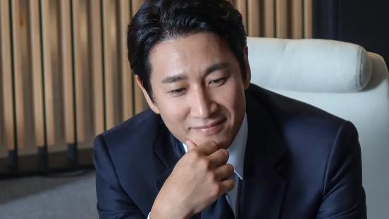 自毁前程！48岁影帝承认吸毒，被毒品供货人威胁，勒索三亿巨款