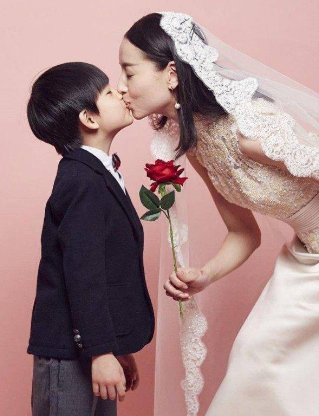 董洁|“百年大和解”后,董洁凭借“直播”一夜成名?放下执念,活出另一种可能