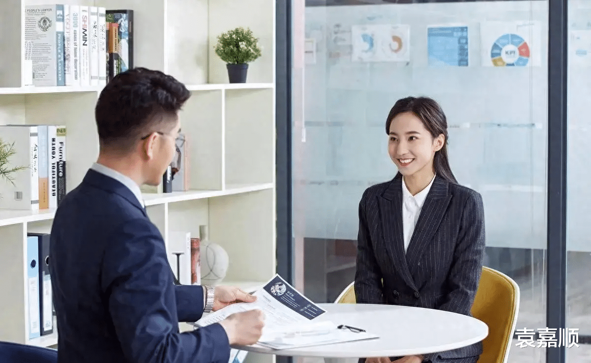 大学毕业生求职遇“月薪17元”岗位,公司:写错了,每小时17元!