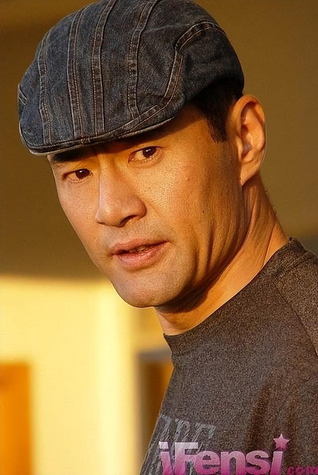 于荣光:钱他挣,饭他做,63岁被逼离婚,只因他拒绝了妻子的要求