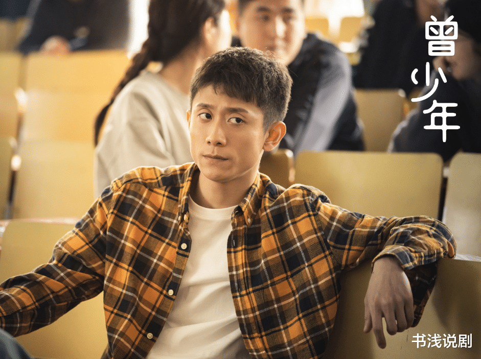 一个流里流气,一个憨得带劲,两人撑起35集大剧,央视押对宝了