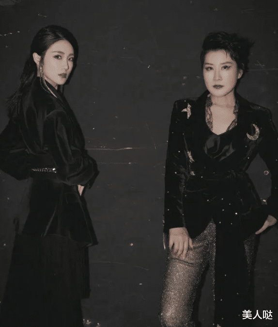 张凯丽为捧女儿用力过猛!奶奶年纪仍穿抹胸化浓妆为其站台,可怜天下父母心啊