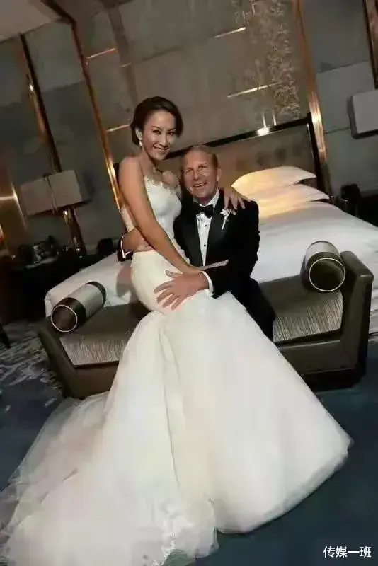 李玟真正死因曝光：在救护车上因呕吐窒息而亡，姐姐否认李玟割腕