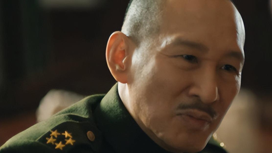 收手吧董璇！别再羞辱观众智商了，43岁演“宋庆龄”雷人又无脑