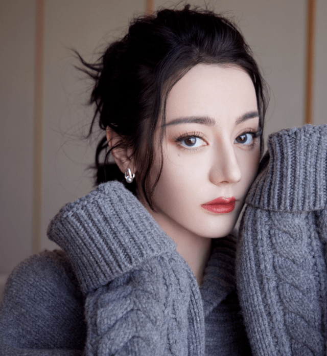 迪丽热巴|狗仔坚称热巴已怀孕，放话孩子属兔十月生，粉丝曝直播生图回击