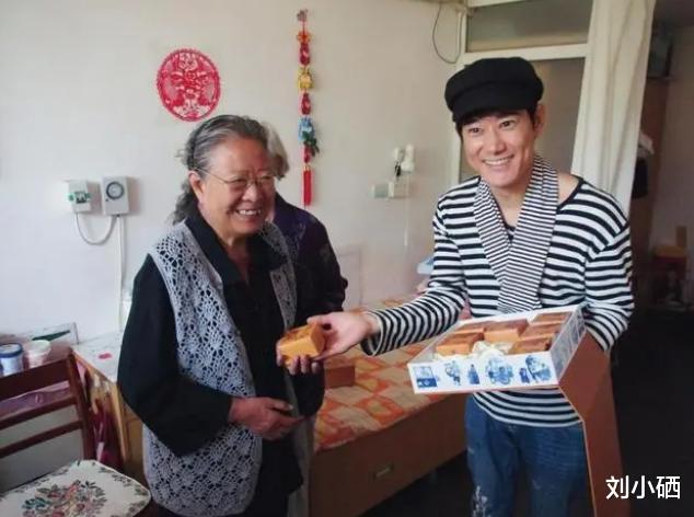 |矢野浩二被打得满脸青紫，道歉求原谅，网友：我们不接受！